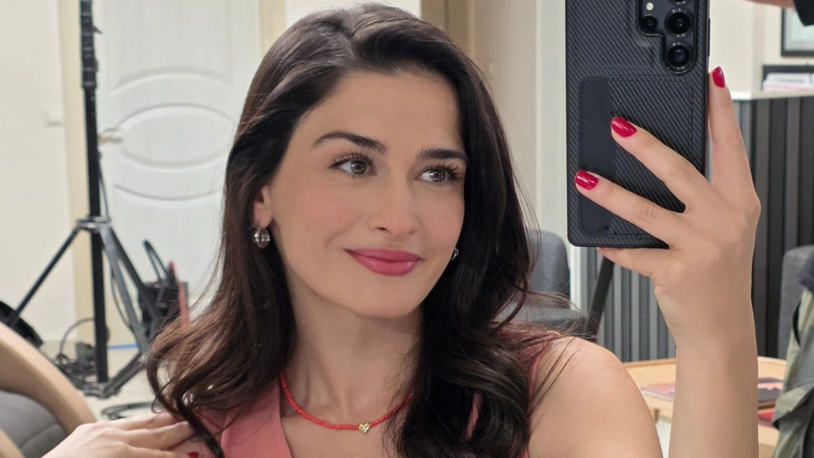 Anne Yarısı Kadrosuna Yeni Oyuncu: Esra Şahin Ekibe Dahil Oldu!