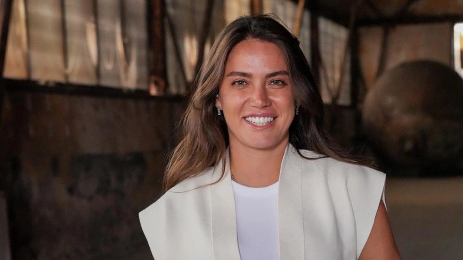 Ceyda Ateş’ten Yeni Proje: “Peki… Ama” Dikey Dizisinin Yapımcılığını Üstleniyor